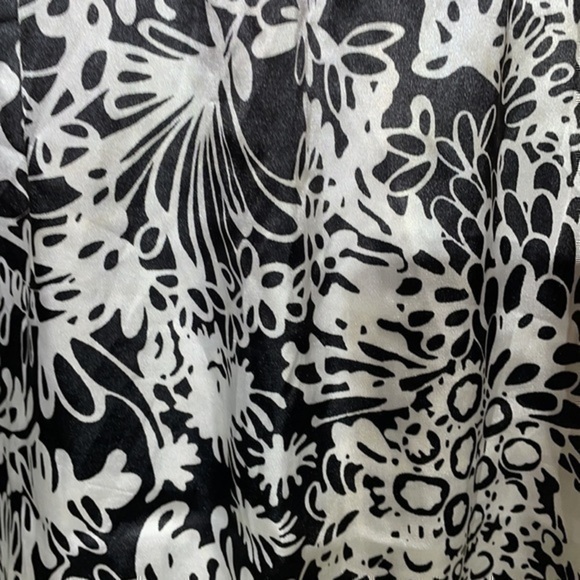 Guess Jeans | Juniors Black/White Print Dr… - Picture 2 of 7